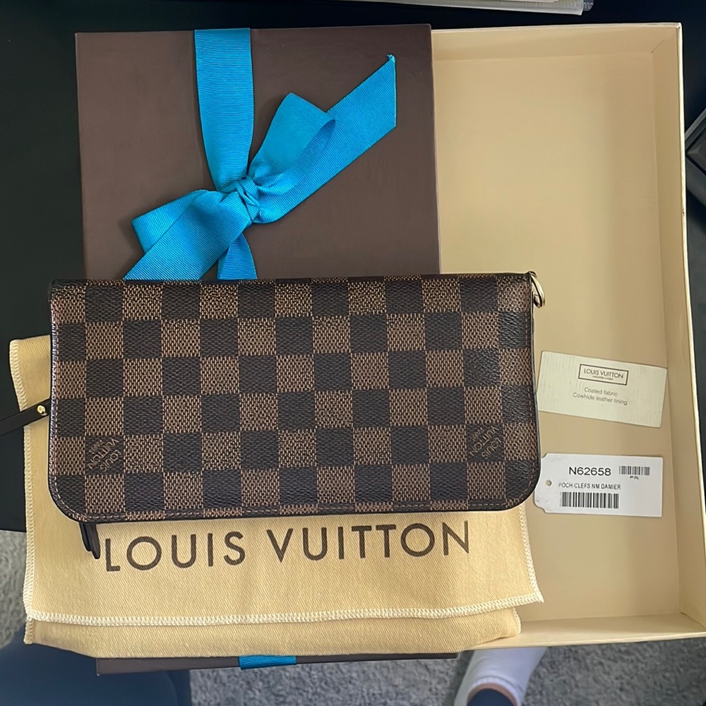 Louis Vuitton insolate wallet